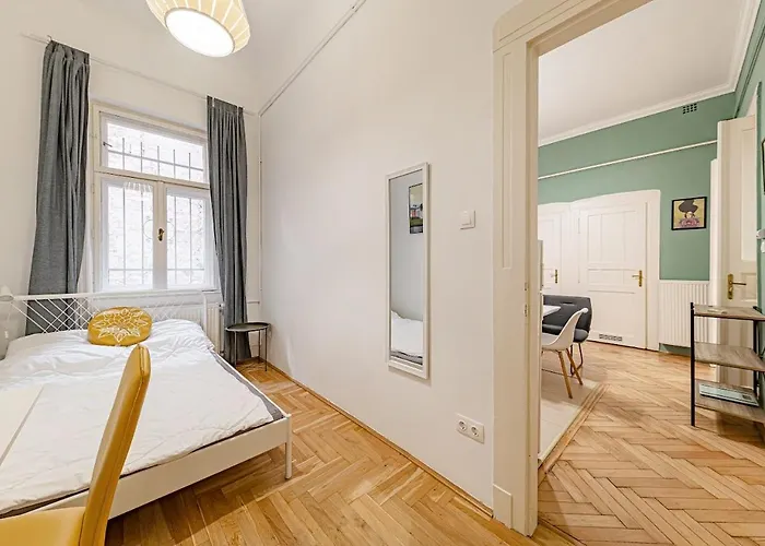 Хостел Downtown Wesselenyi *