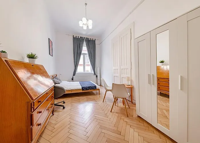 Downtown Wesselenyi Хостел